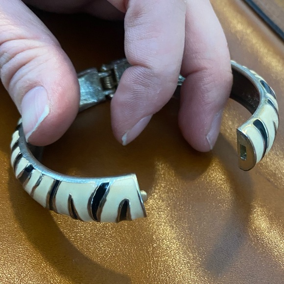 Zebra Cuff - Picture 3 of 4
